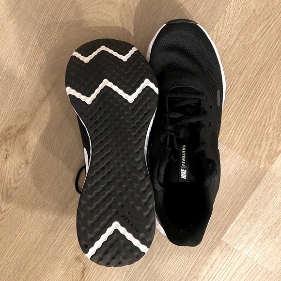 Men’s Nike Revolution 5 Running Shoe - Picture 4 of 4